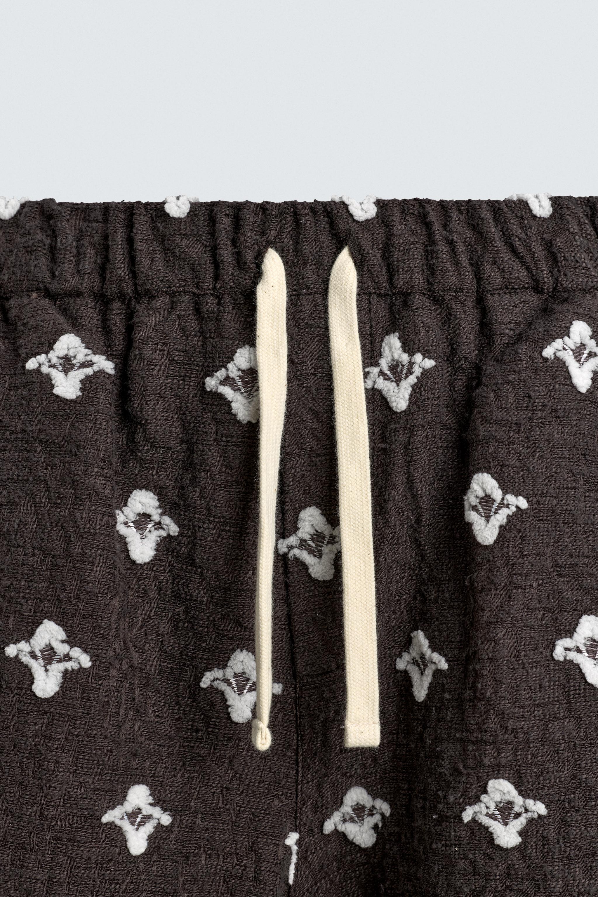 RELAXED FIT TEXTURED JACQUARD SHORTS